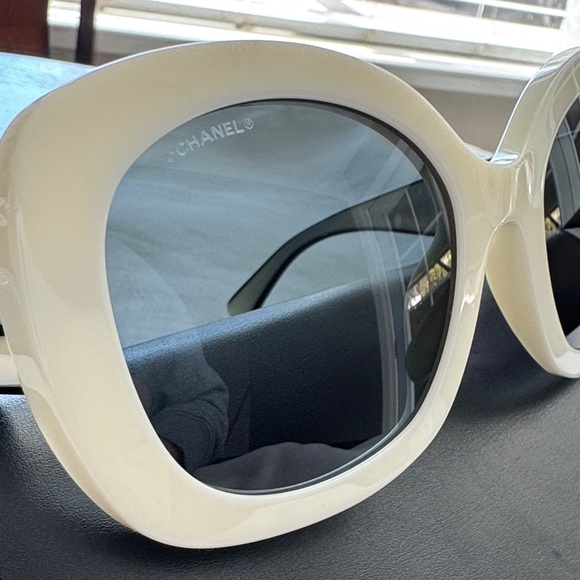 CHANEL Bold White Sunglasses - Picture 5 of 8